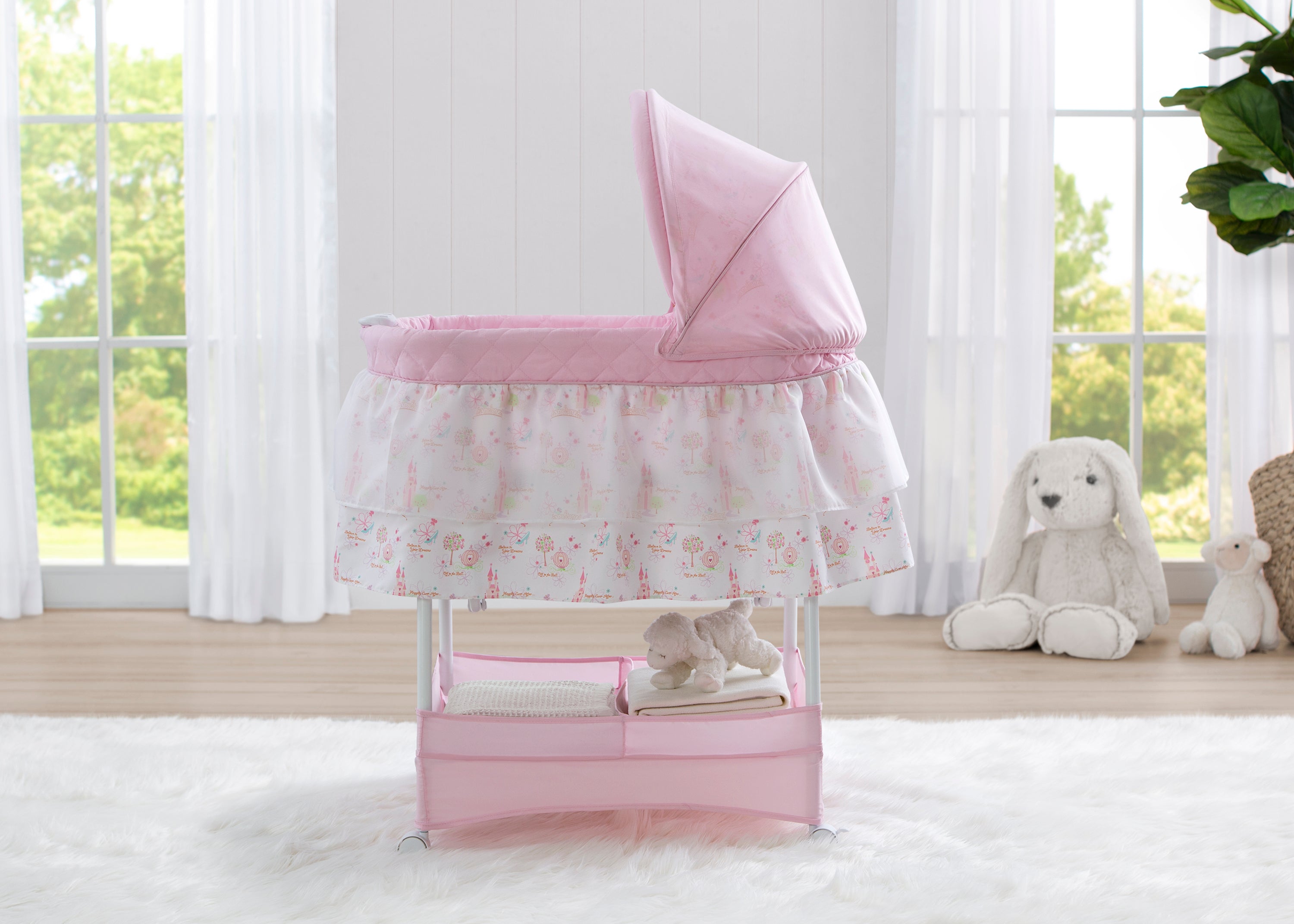 Gliding Bassinet Delta Children