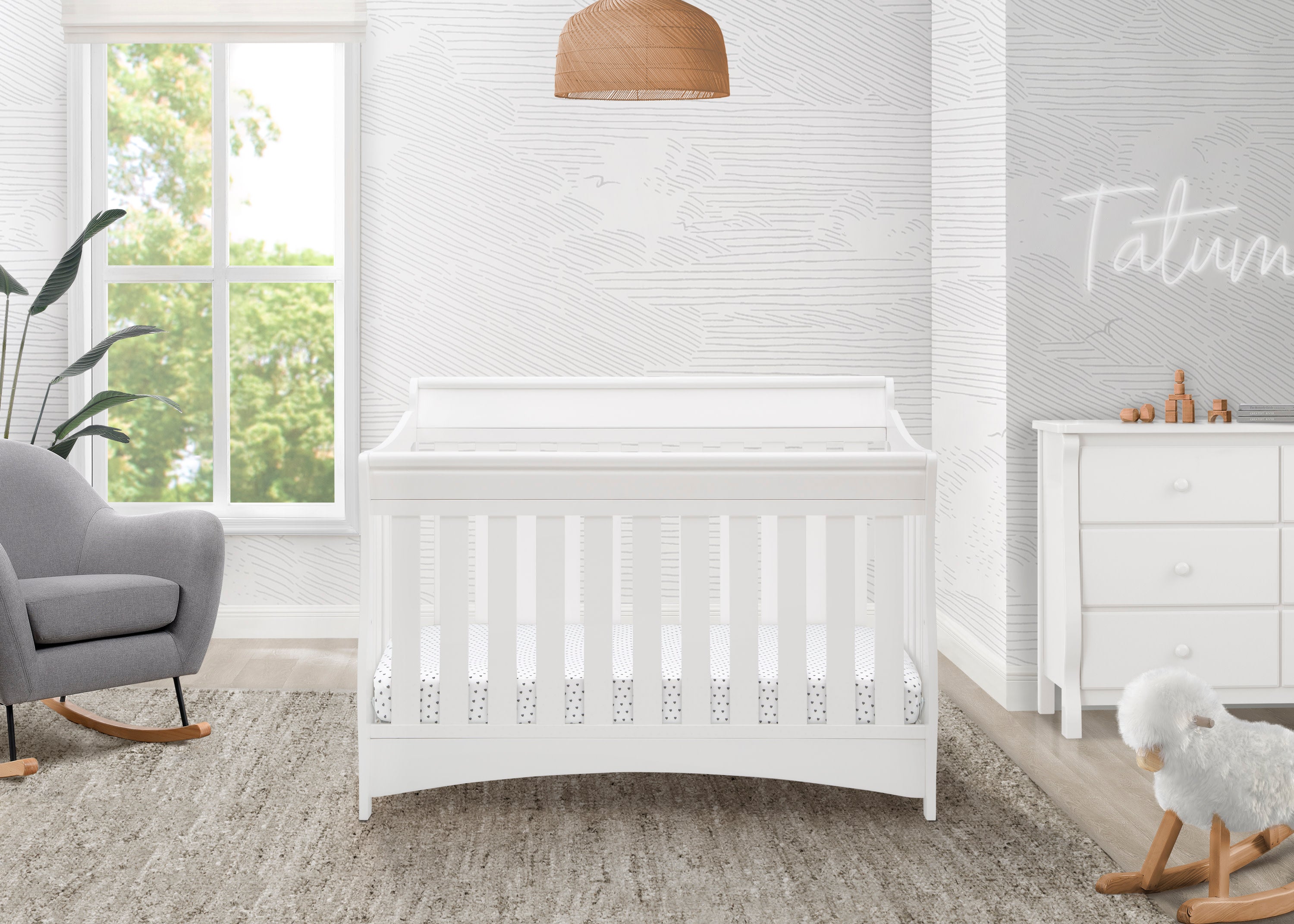 Bentley 'S' Series 4-in-1 Crib - Delta Children