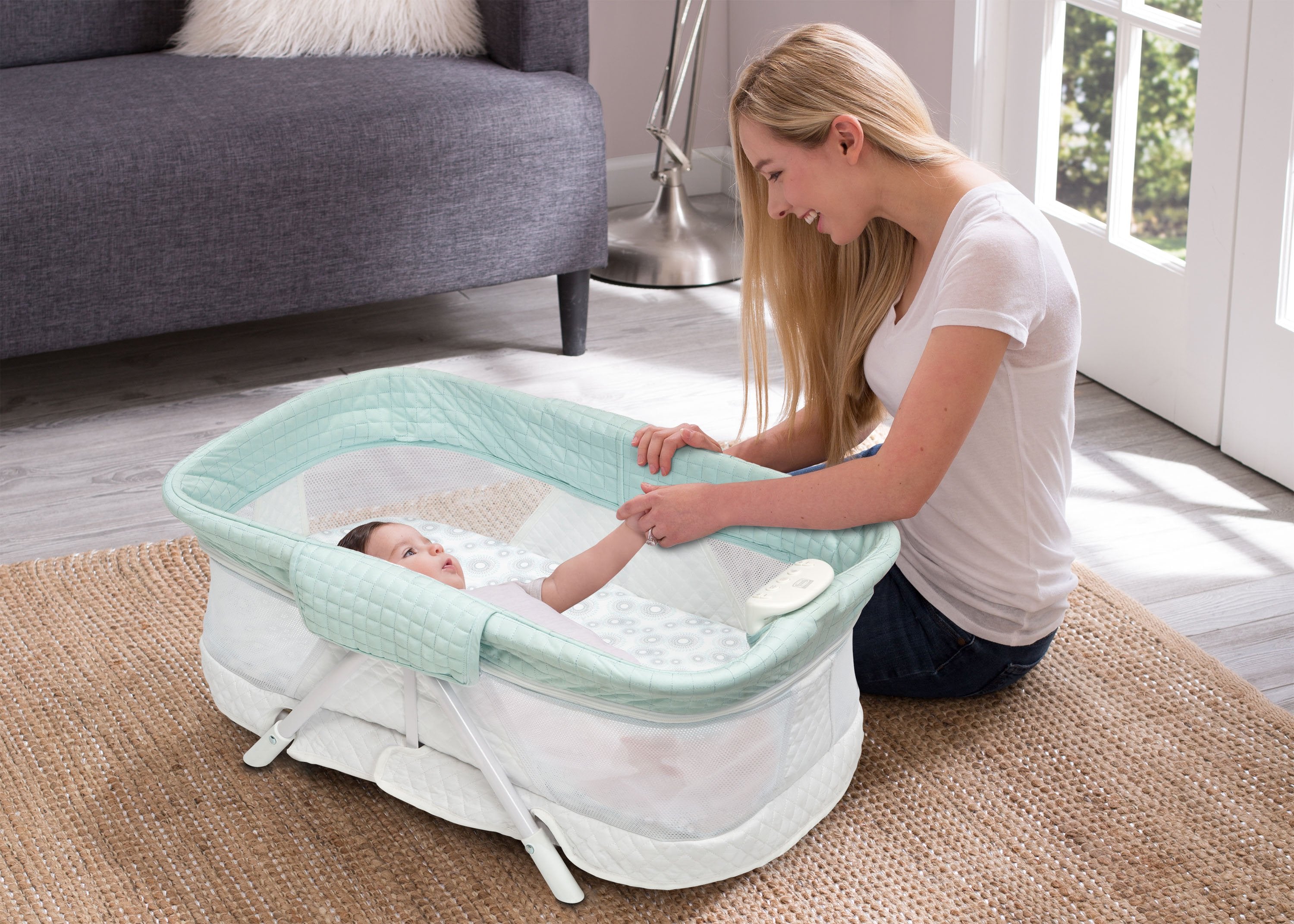Compact bassinet deals