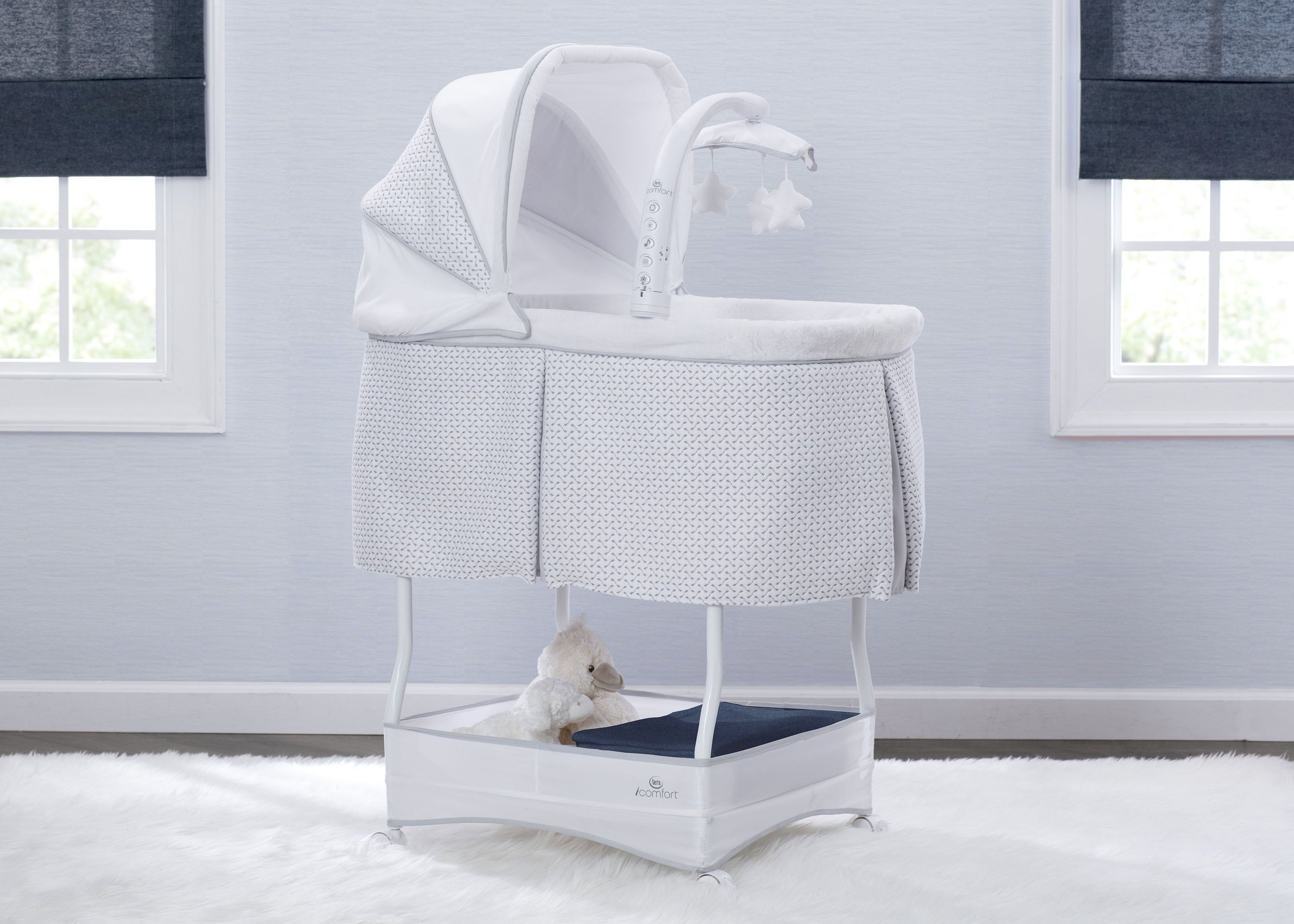 iComfort Auto Glide Bassinet Delta Children - Main Image