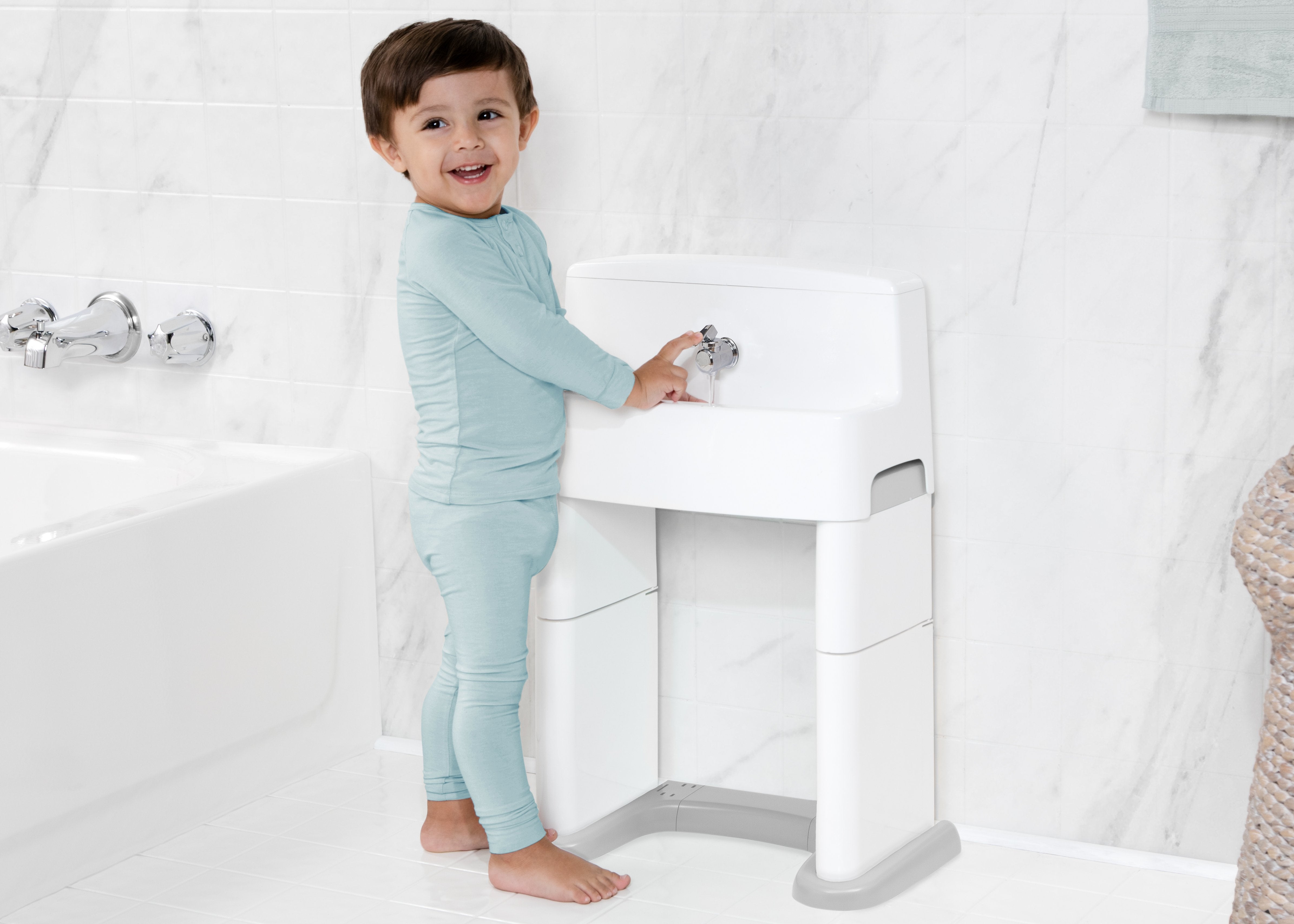 delta children's sink PerfectSize 3-in-1 Convertible Sink, Step Stool and Bath Toy for Kids