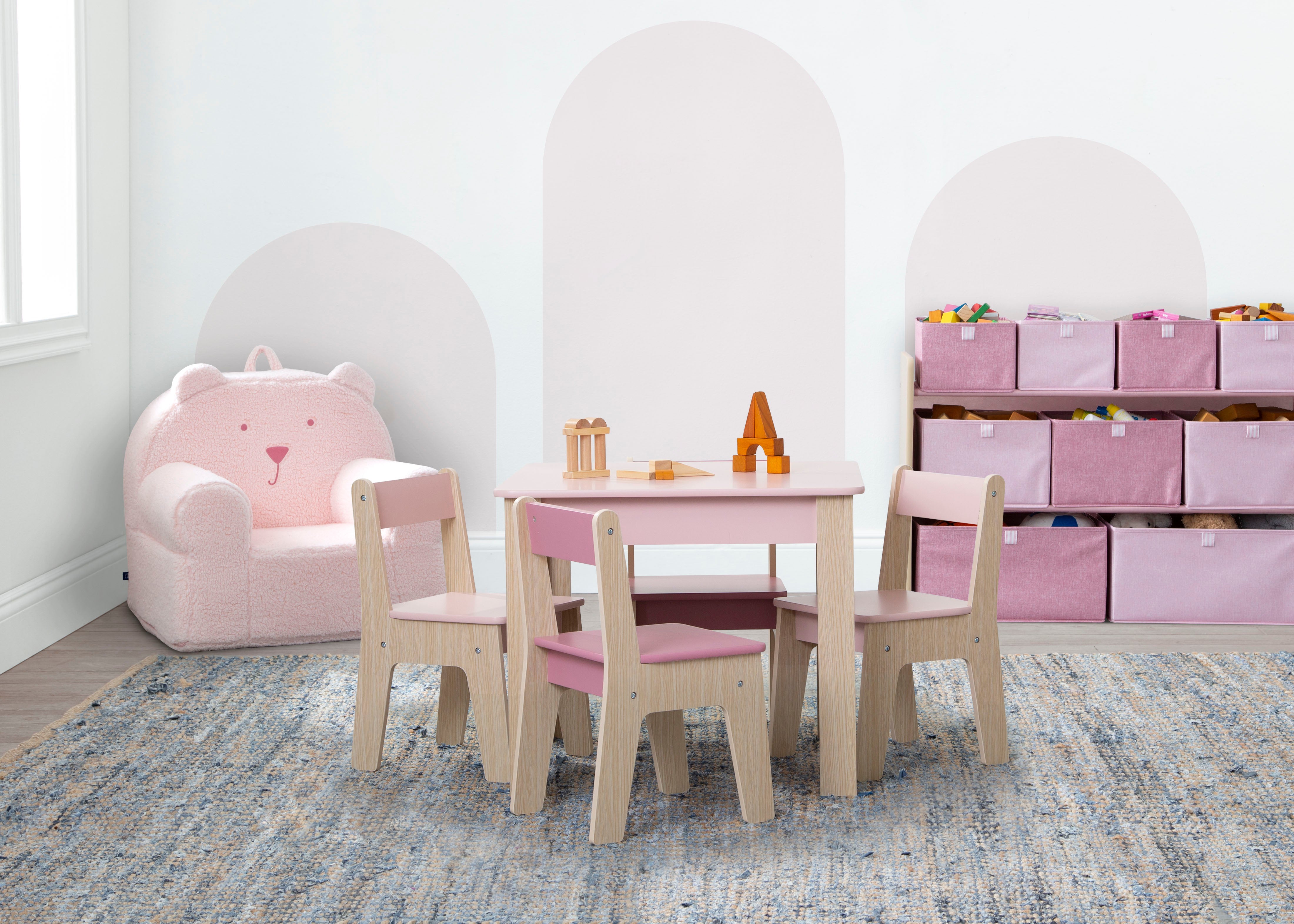 キッズ・ファミリー dentapple GapKids Table and 4 Chair Set - Delta Children