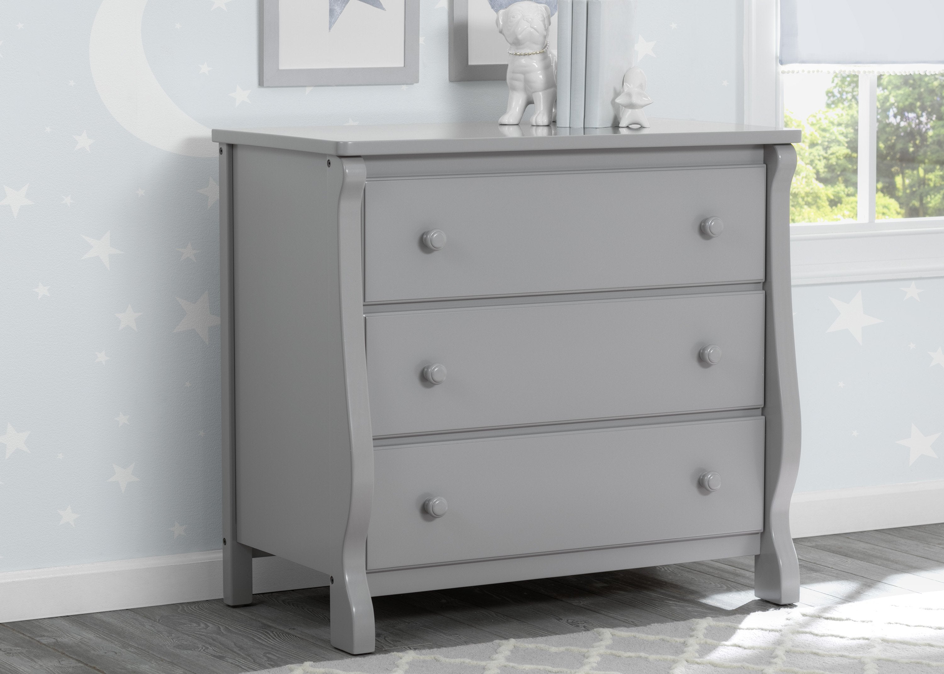 Universal 3 Drawer Dresser Universal 3 Drawer Dresser