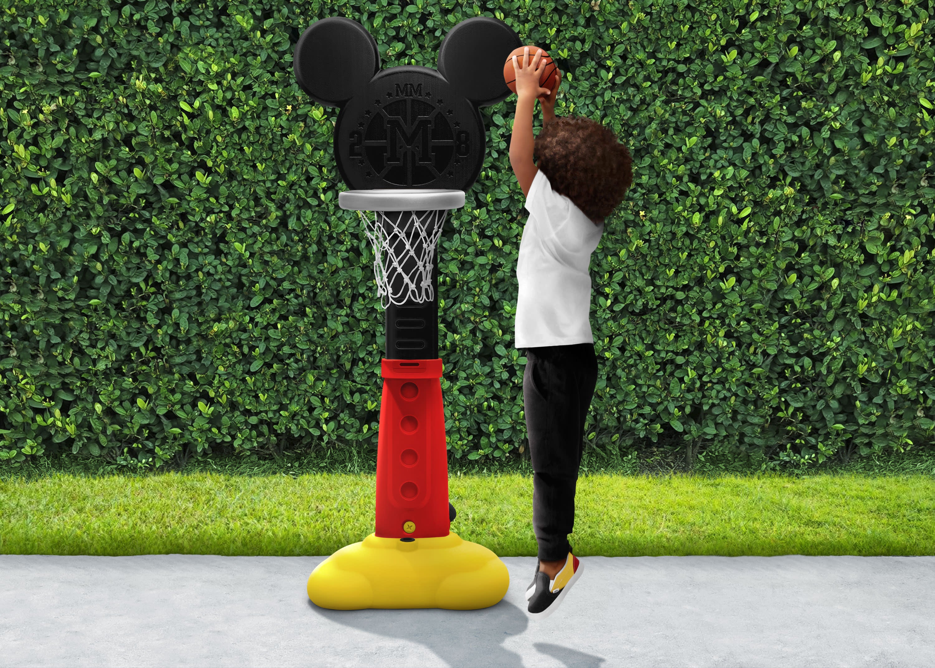 Disney Mickey Mouse Plastic Basketball Set by Delta Children – Includes  Basketball Hoop, 1 Basketball, Ring Toss Game with 3 Rings, Growth Cart and