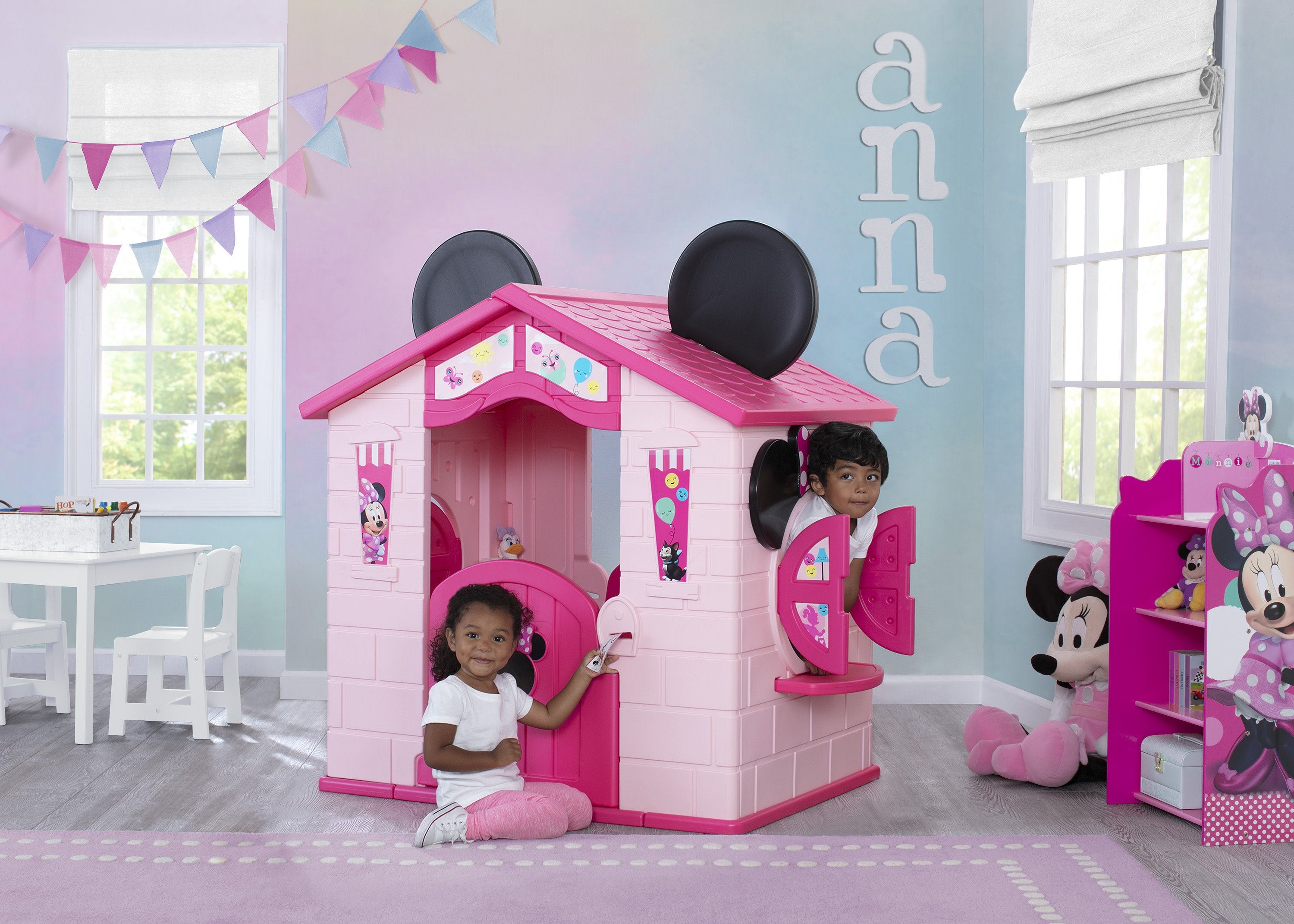 Minnie Mouse Plastic Indoor/Outdoor Playhouse Delta Children