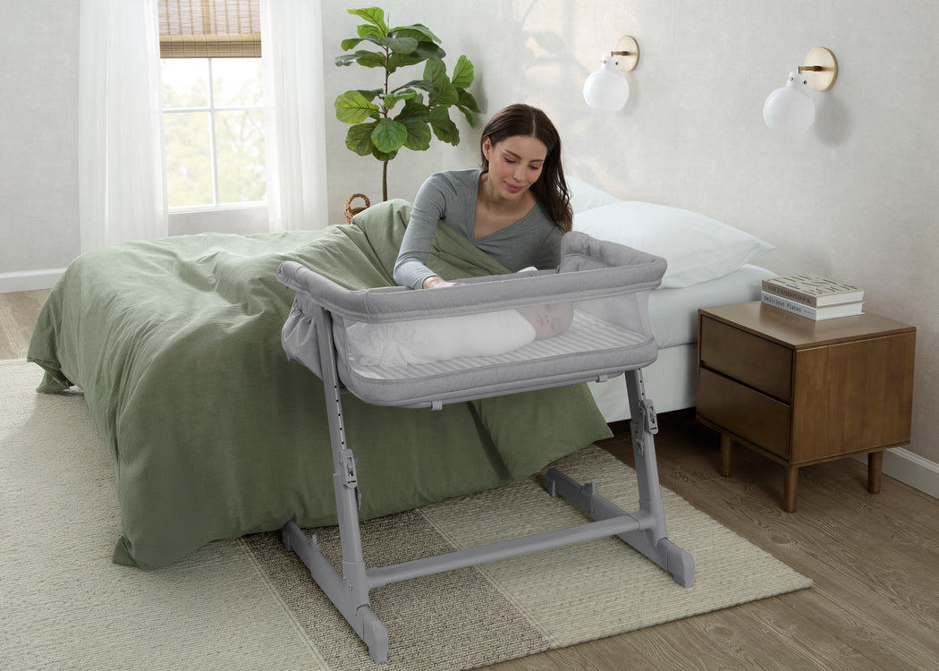 babyGap Deluxe Whisper Bedside BassinetGrey Stripes (2359)