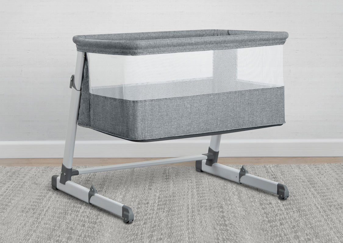 25518 2012 Simmons Room2Grow Bassinet Lifestyle 02