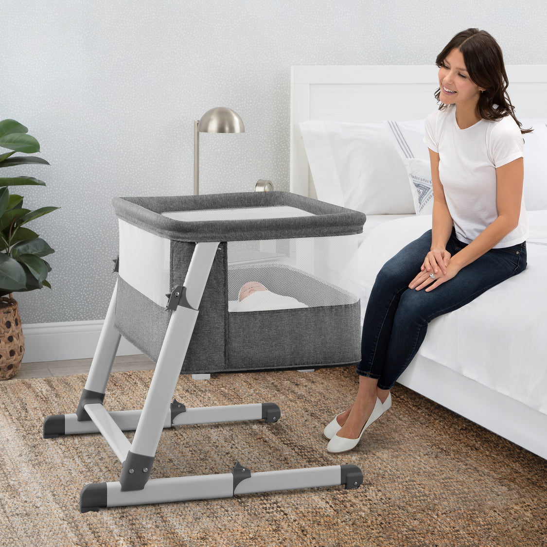 25518 2012 Simmons Room2Grow Bassinet Lifestyle 101