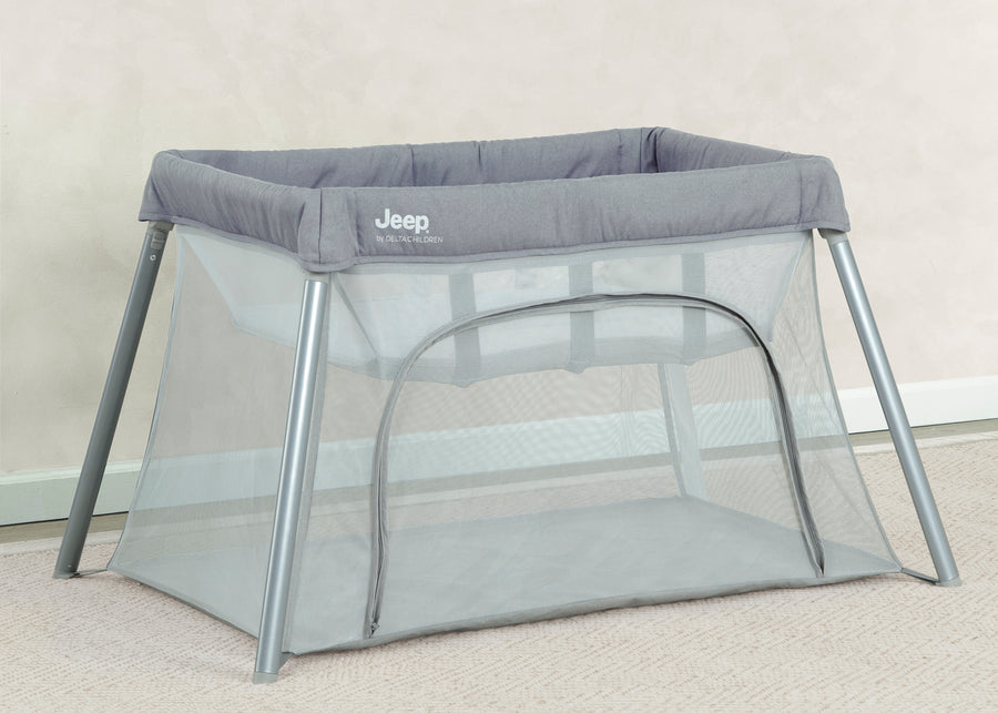 Light Grey (2463) 18-Horizon Compact Travel 2-in-1 Play Yard and Bassinet