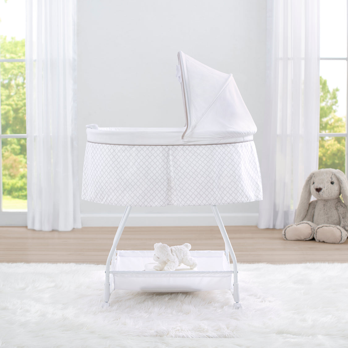 37450 2390 Delta Deluxe Soothing Dreams Bassinet Lifestyle 103