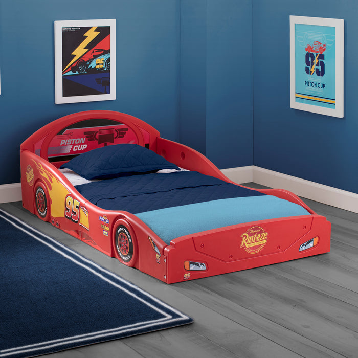 BB81406CR cars floor bed hangtag 0-Cars Lightning McQueen Plastic Sleep and Play Toddler Bed