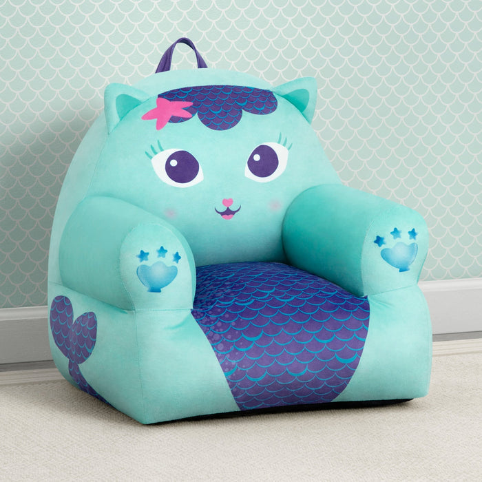 FC83824GD 1613 cozee chair gabbys dollhouse lifestyle 103 3-Gabby's Dollhouse Cozee Buddy Chair