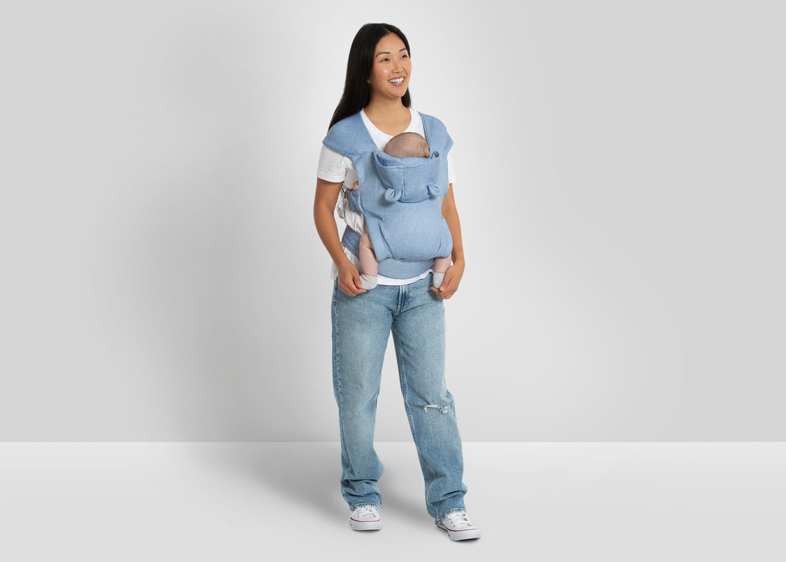NU86605GP 1285 Gap Baby Carrier Chambray Lifestyle 01