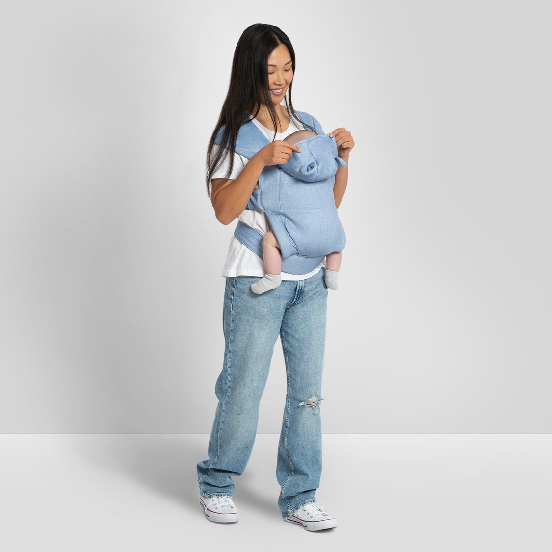 NU86605GP 1285 Gap Baby Carrier Chambray Lifestyle 104