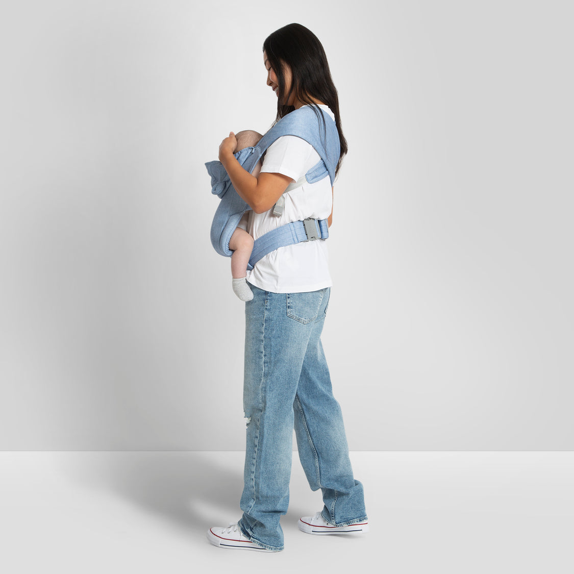 NU86605GP 1285 Gap Baby Carrier Chambray Lifestyle 105