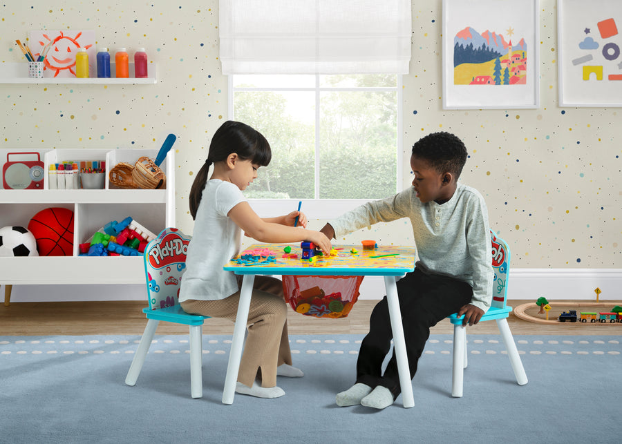 Play-Doh (1649) 2-Play-Doh Table and 2 Chair Set