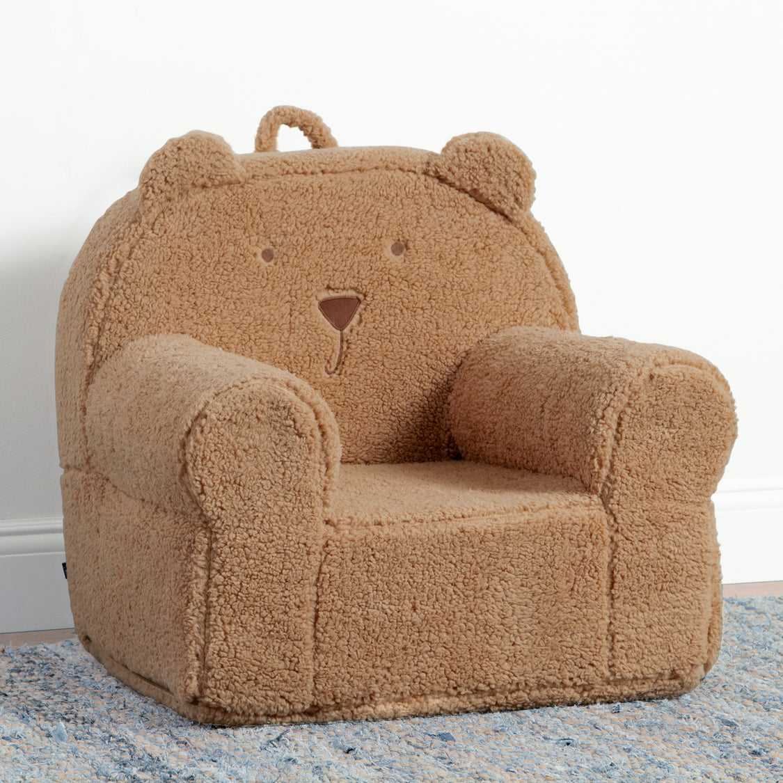 UP83945GP 1280 GAP bear sculpted chair brown lifestyle 101