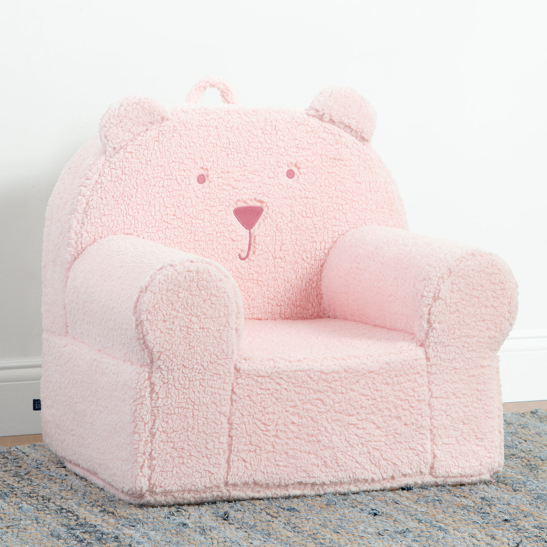 UP83945GP 1379 GAP bear sculpted chair pink lifestyle 101