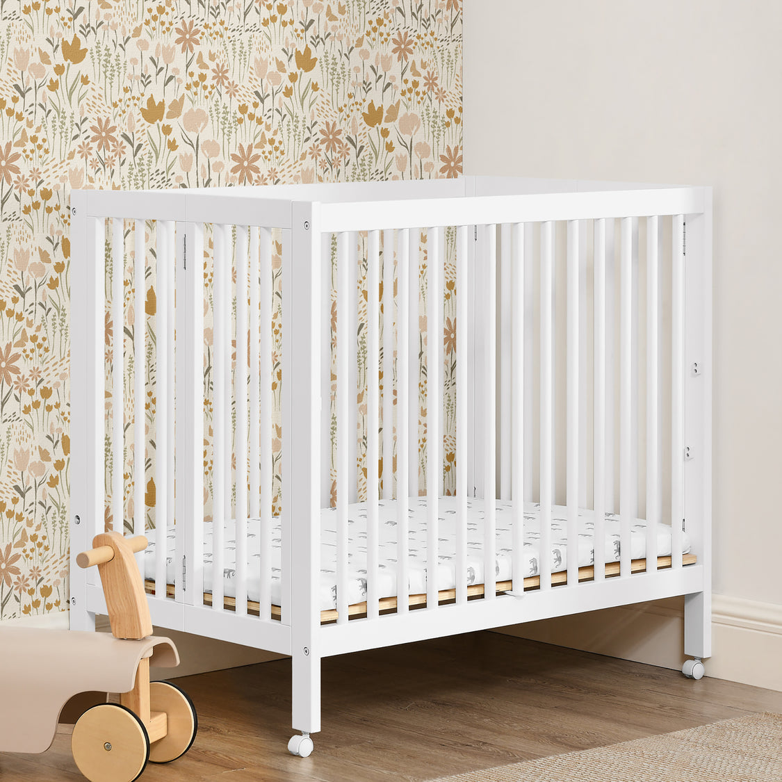 Mia Portable Folding Mini Crib with 1.5-Inch Mattress