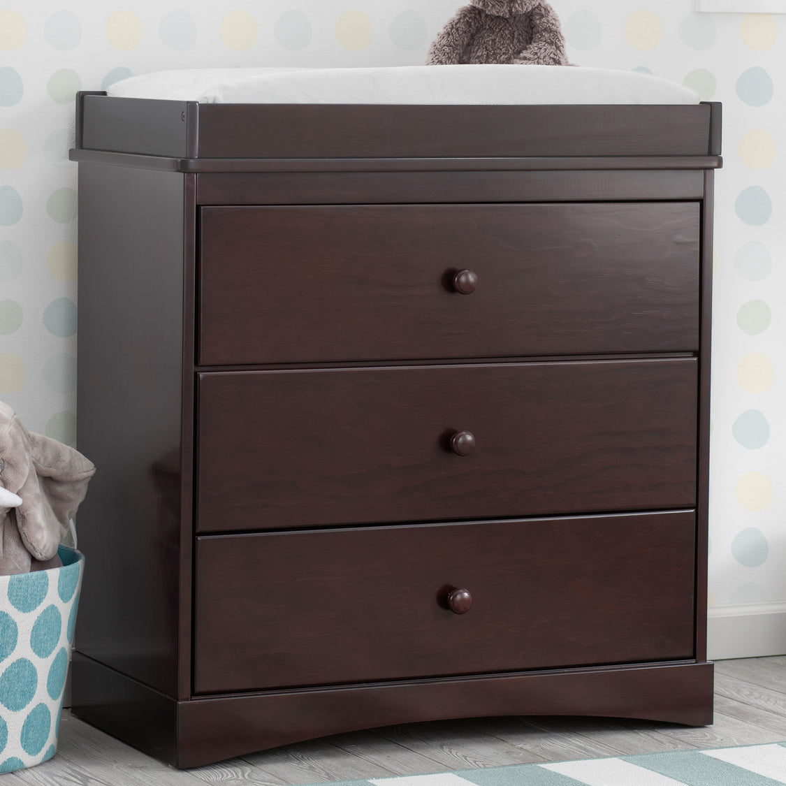 W558430 207 Skylar 3 Drawer Dresser wChanging Top Dark Chocolate Lifestyle 104