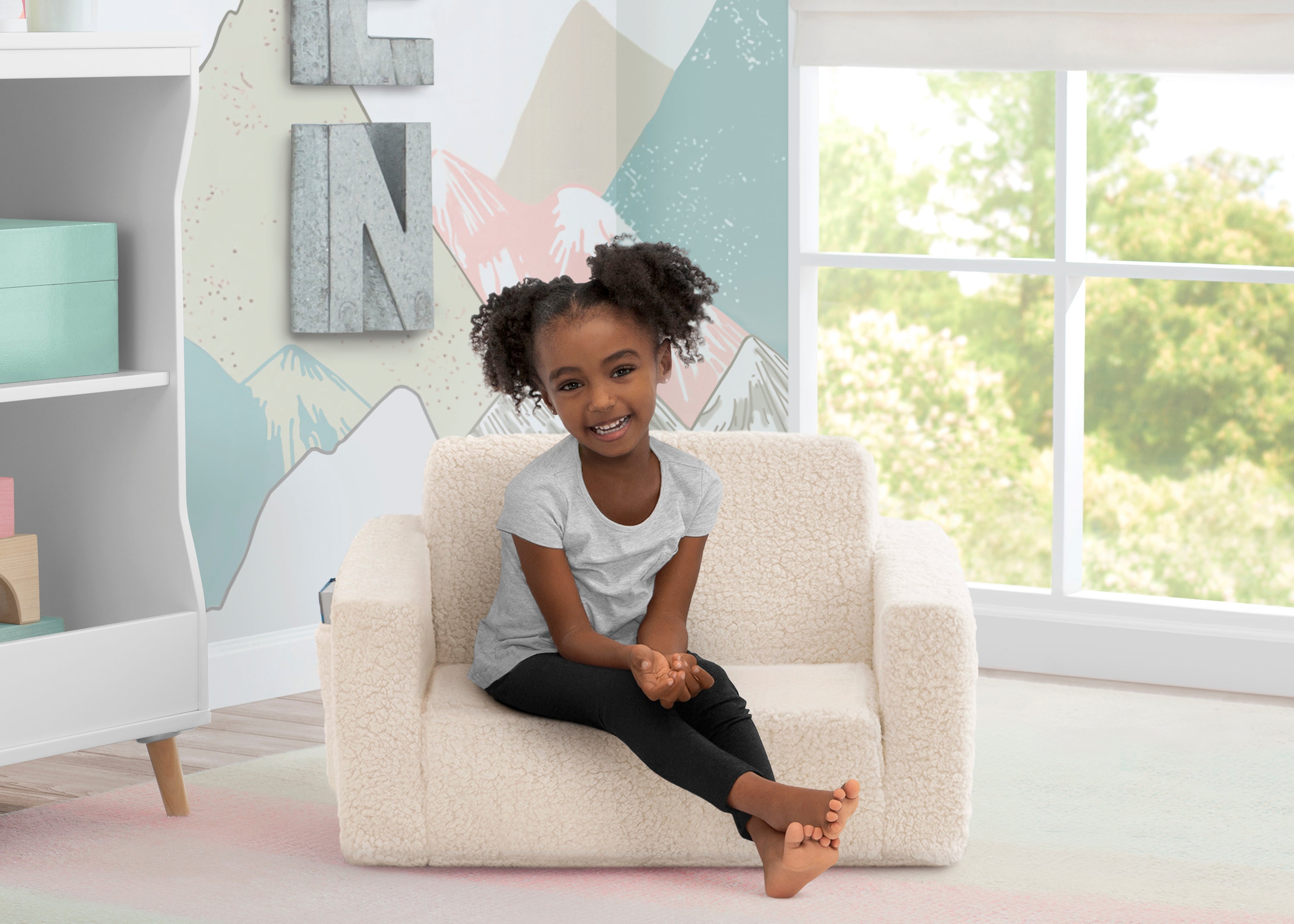 雪のchair Cozee Flip-Out Sherpa 2-in-1 Convertible Chair to | Delta Children
