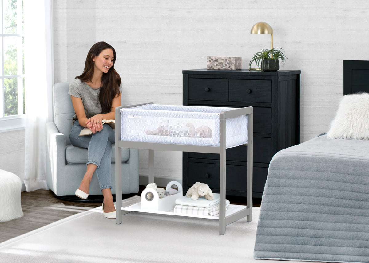 Classic Wood Bedside Bassinet Sleeper - Portable Crib with High-End Wood Frame Link (2233)