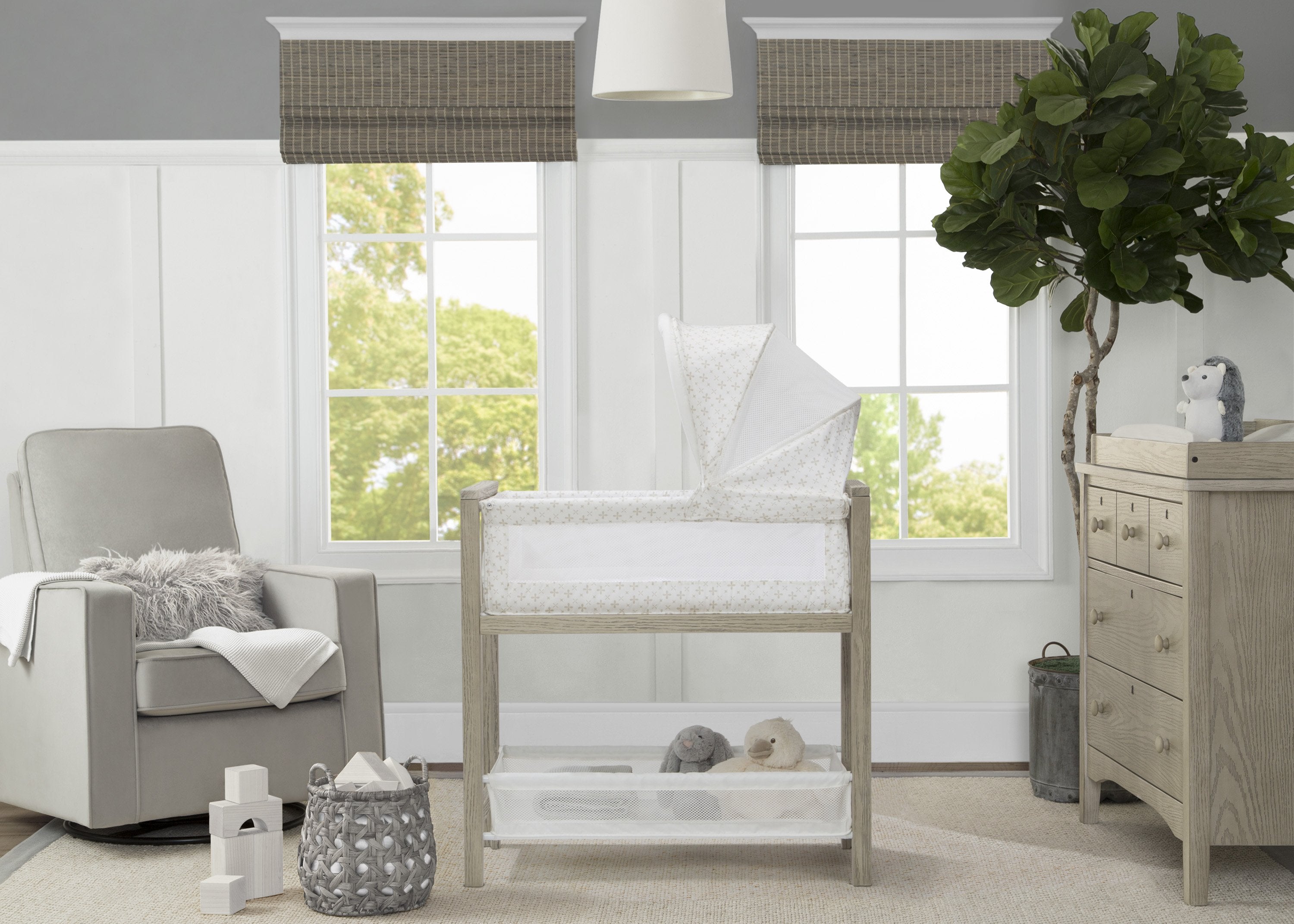 Farmhouse 2in1 Wood Bedside Sleeper and Delta Children