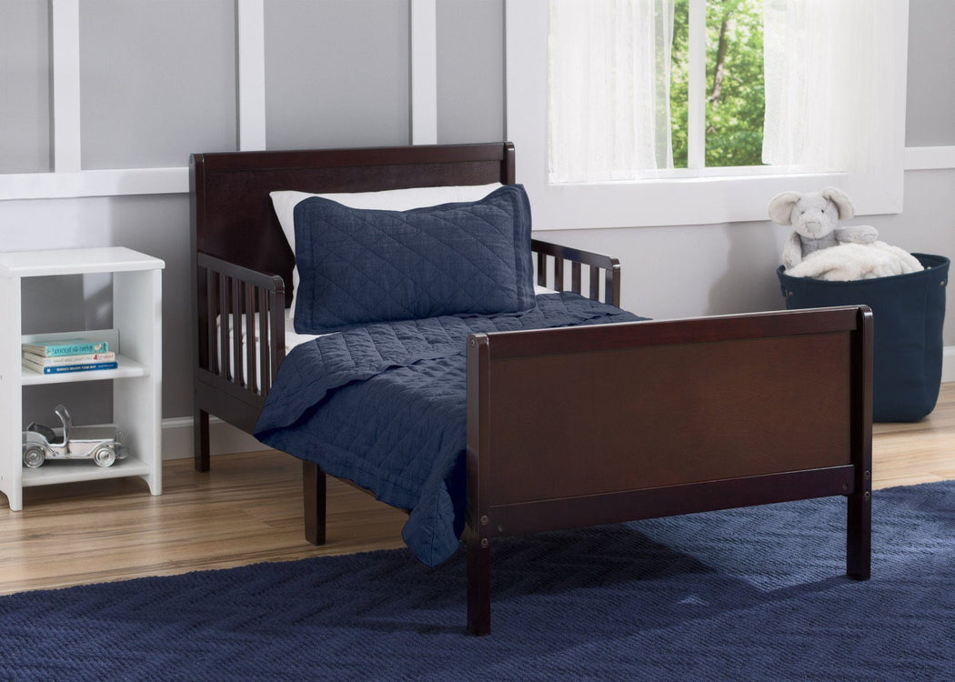 Delta Children Fancy Toddler Bed, Dark Chocolate (207), Room View, c1c