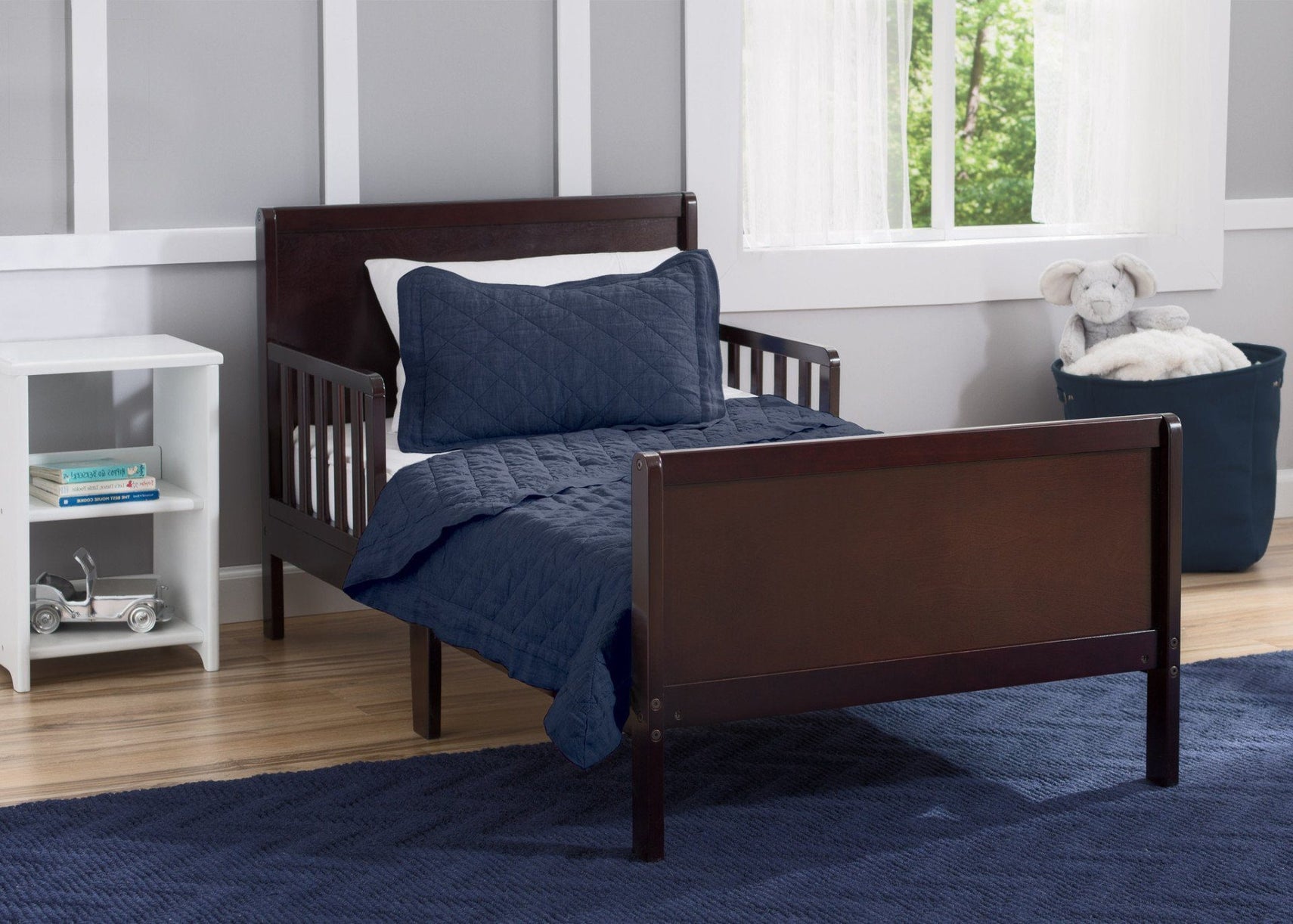 Delta Children Fancy Toddler Bed, Dark Chocolate (207), Room View, c1c