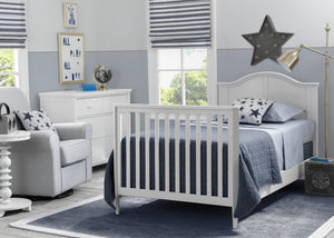 Delta Children Bianca White (130) Mini Convertible Baby Crib with Mattress and 2 Sheets Twin Bed Room View 3