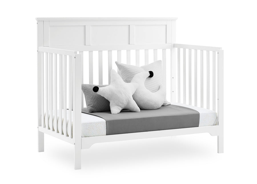 Bianca White (130) 13-Sweet Beginnings Hart Flat Top 6-in-1 Convertible Crib